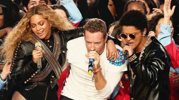 Beyonce And Bruno Mars Owned The Stage At Super Bowl! 