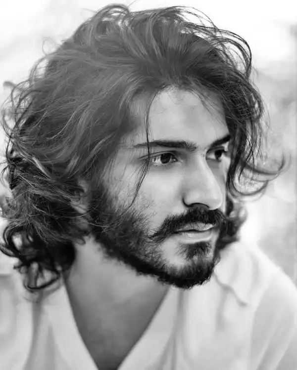 Sonam Kapoor Introduces Harshvardhan Kapoor's Look From Mirzya