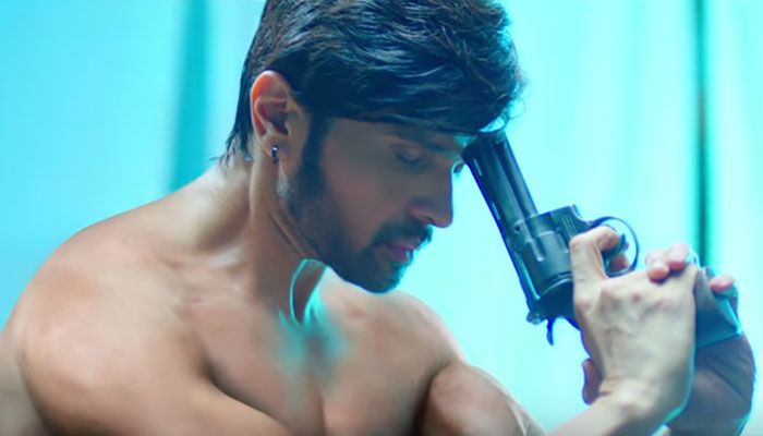 Will Himesh Reshammiya Manage To Intoxicate You With His 'Suroor' This Time?