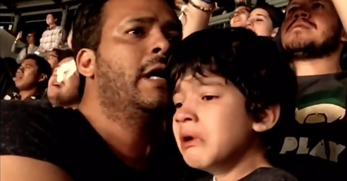 A 6-Year-Old Autistic Kid Went For Coldplay's Concert And What Happened There Is Magical!