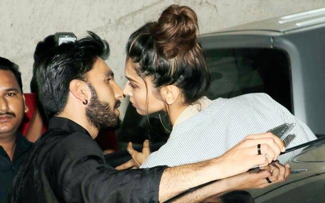 Deepika Padukone & Ranveer Singh's PDA is Conclusive Proof of Their Relationship