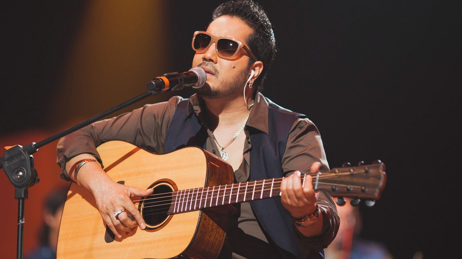 Here’s Why Mika Singh Loves Contoversies!