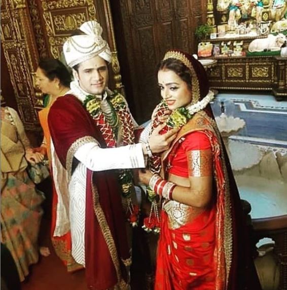 कुछ इस अंदाज़ में हुई टीवी एक्ट्रेस पारुल चौहान और चिराग ठक्कर की शादी, देखिये तस्वीरें !
