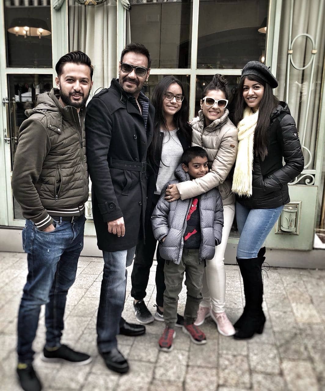 पत्नी काजोल और बच्चों संग पेरिस में मनाया अजय देवगन ने अपना बर्थडे !