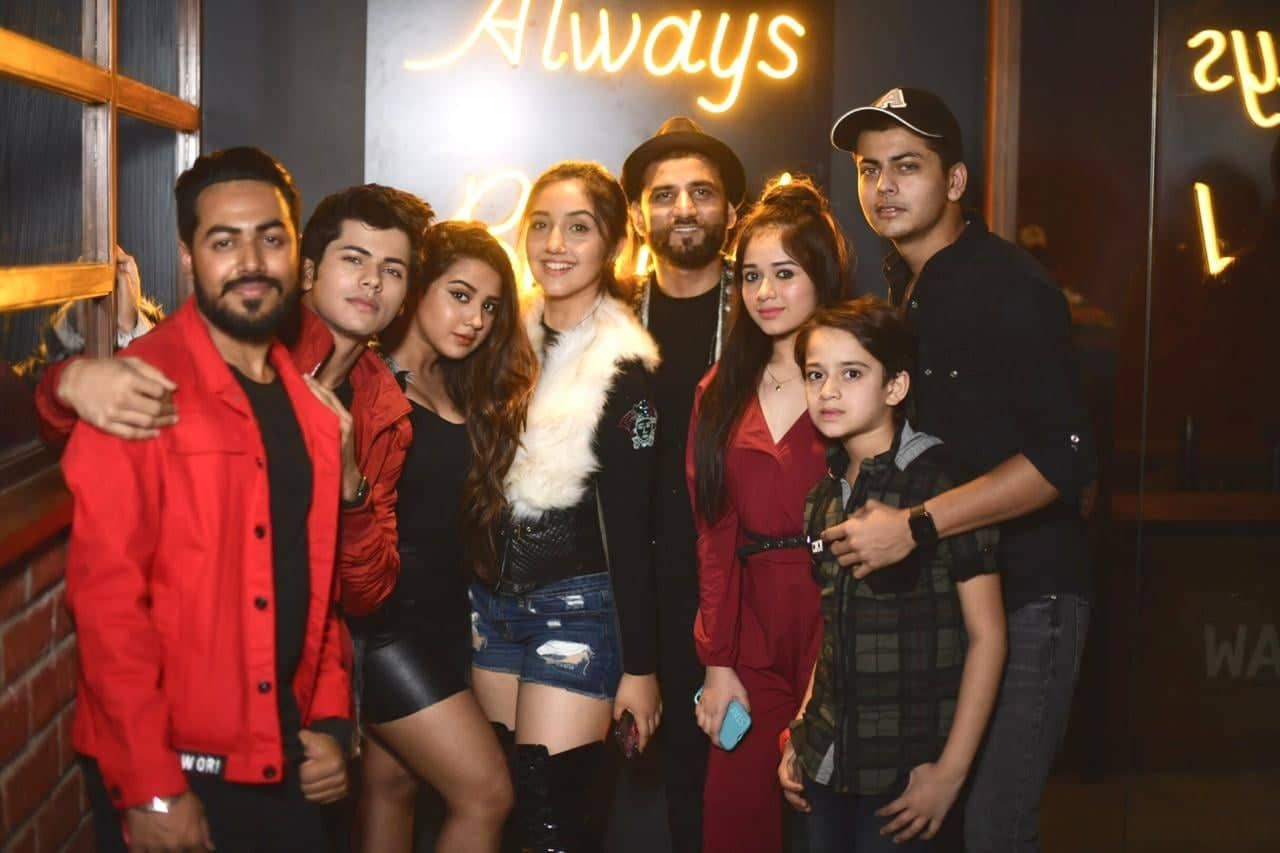 Wait, What? Aladdin Lead Actors Avneet Kaur, Siddharth Nigam Spotted Partying Together!!