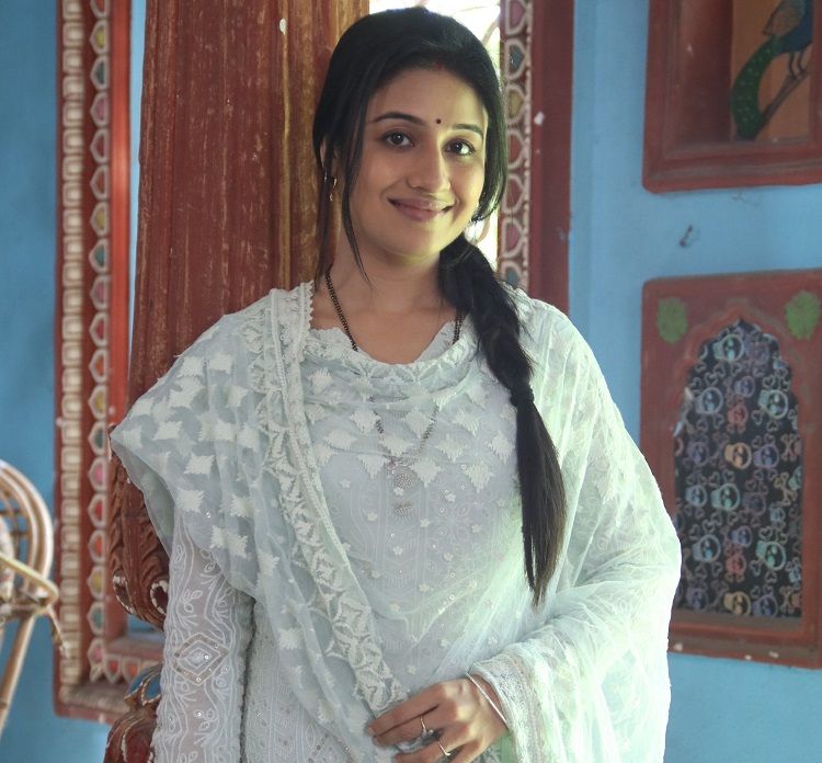 Paridhi Sharma Faints On The Sets Of Patiala Babes And THIS Is The Reason!
