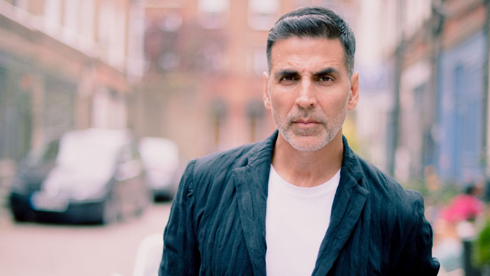 Akshay Kumar Shoots For A Good Newwz Song Despite Back Pain And Running A Fever