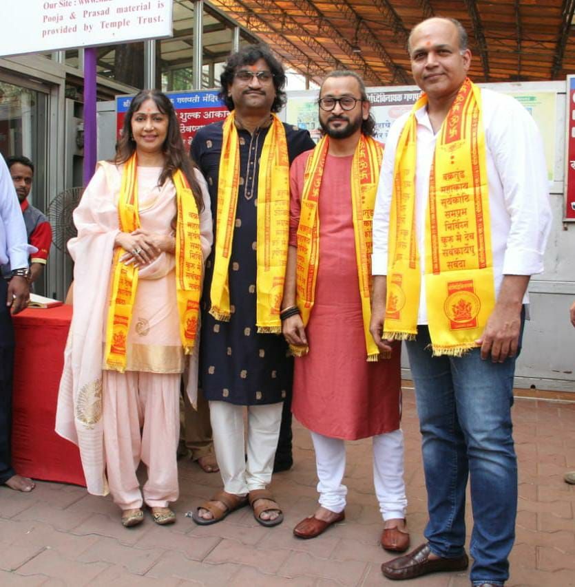 Ashutosh Gowariker And Team Panipat Launch Their First Song ‘Mard Maratha’ in Mumbai’s Siddhivinayak Mandir
