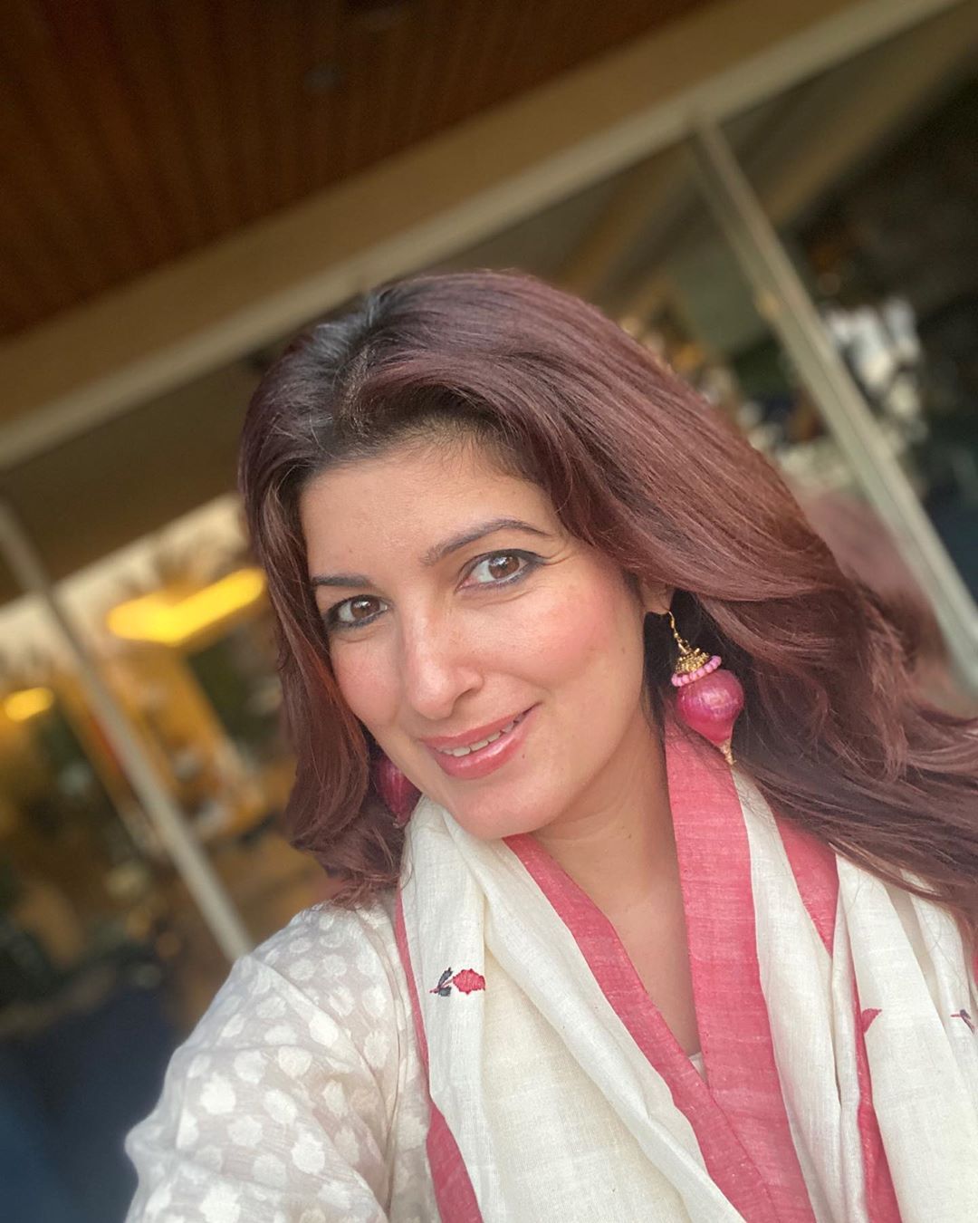 Twinkle Khanna Flaunts Her Onion Earrings In A New Picture, Says Onions Are A Girl's Best Best Friend