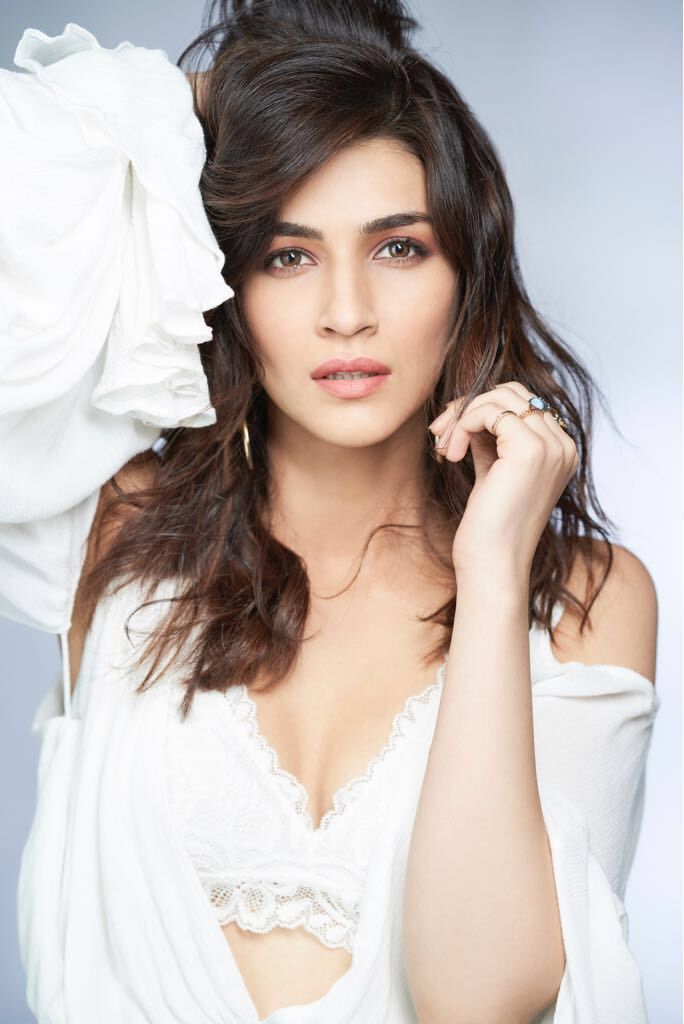 Kriti Sanon Wishes To Work With Salman Khan, Admits Being A Hrithik Roshan Fan 