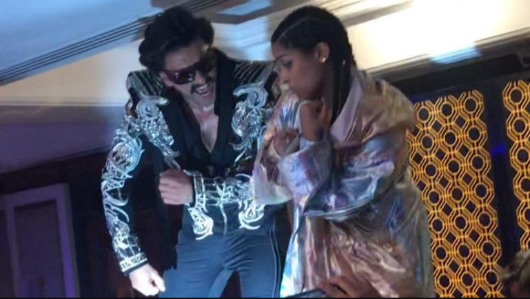 'अपना टाइम आएगा' रैप गाकर रणवीर सिंह और लिली सिंह ने स्टेज पर लगाईं आग, देखें विडियो !