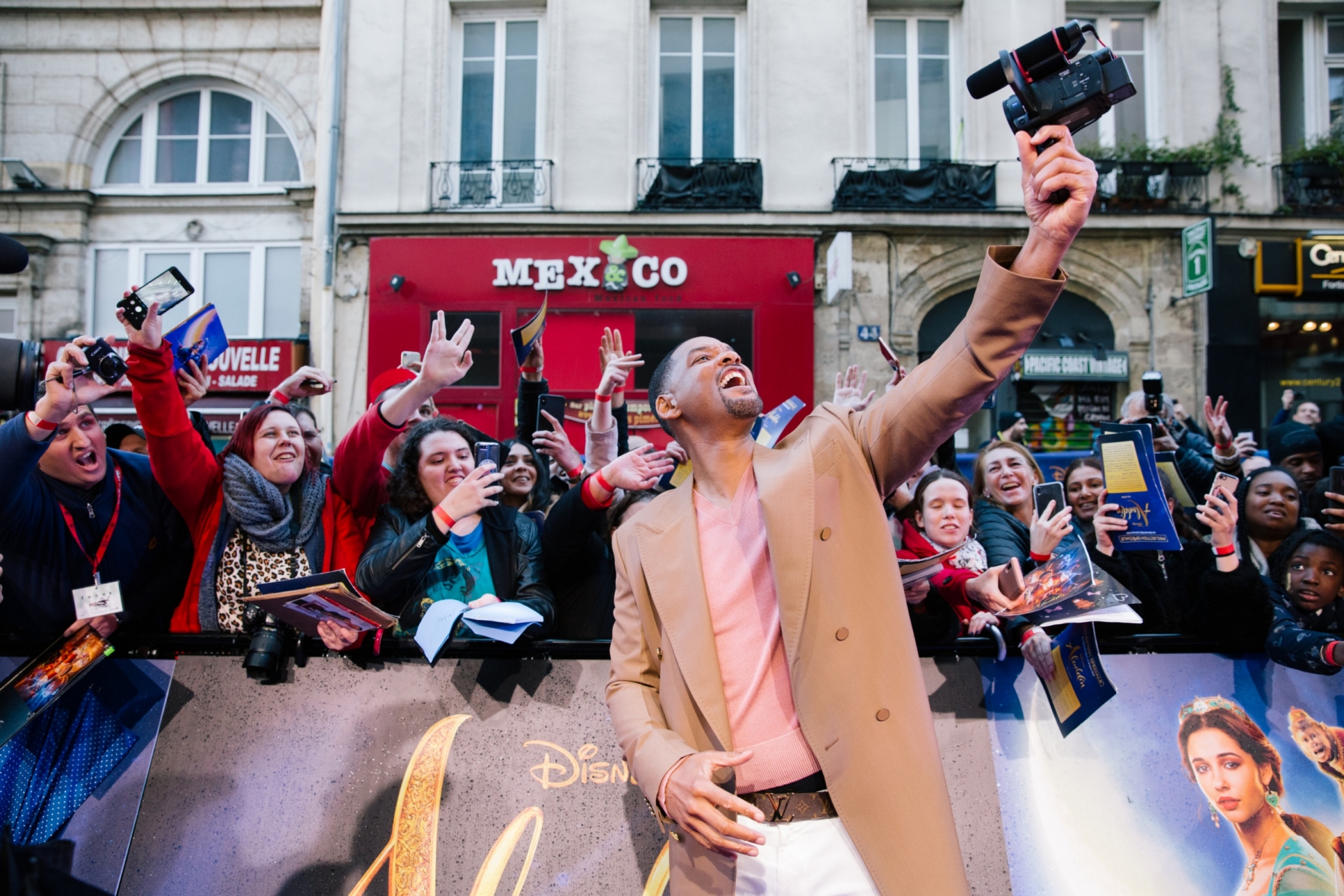 Will Smith Steals The Show At Grand Paris Premiere Of Aladdin!