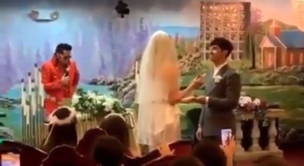 Joe Jonas And Sophie Turner Tie The Knot In A Surprise Wedding Ceremony In Las Vegas