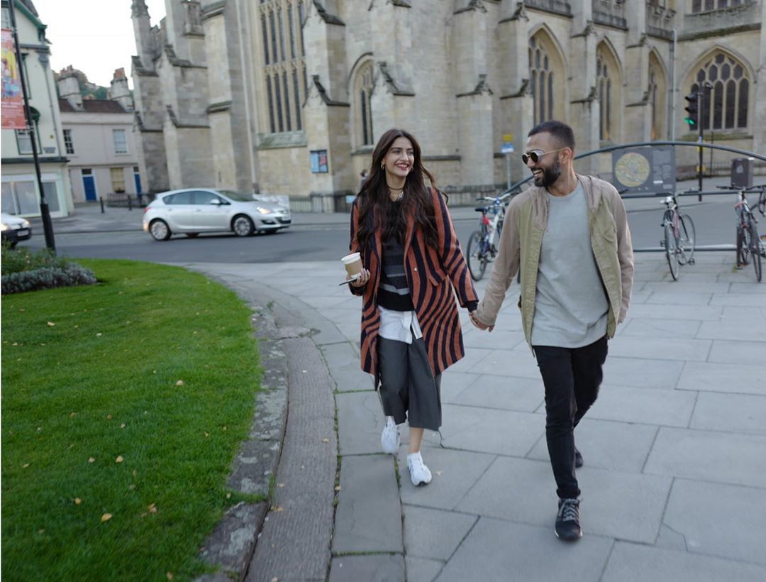 On Their First Wedding Anniversary Anand Ahuja Share His Favorite Picture With Sonam Kapoor, Asks Will You Be My Girlfriend?