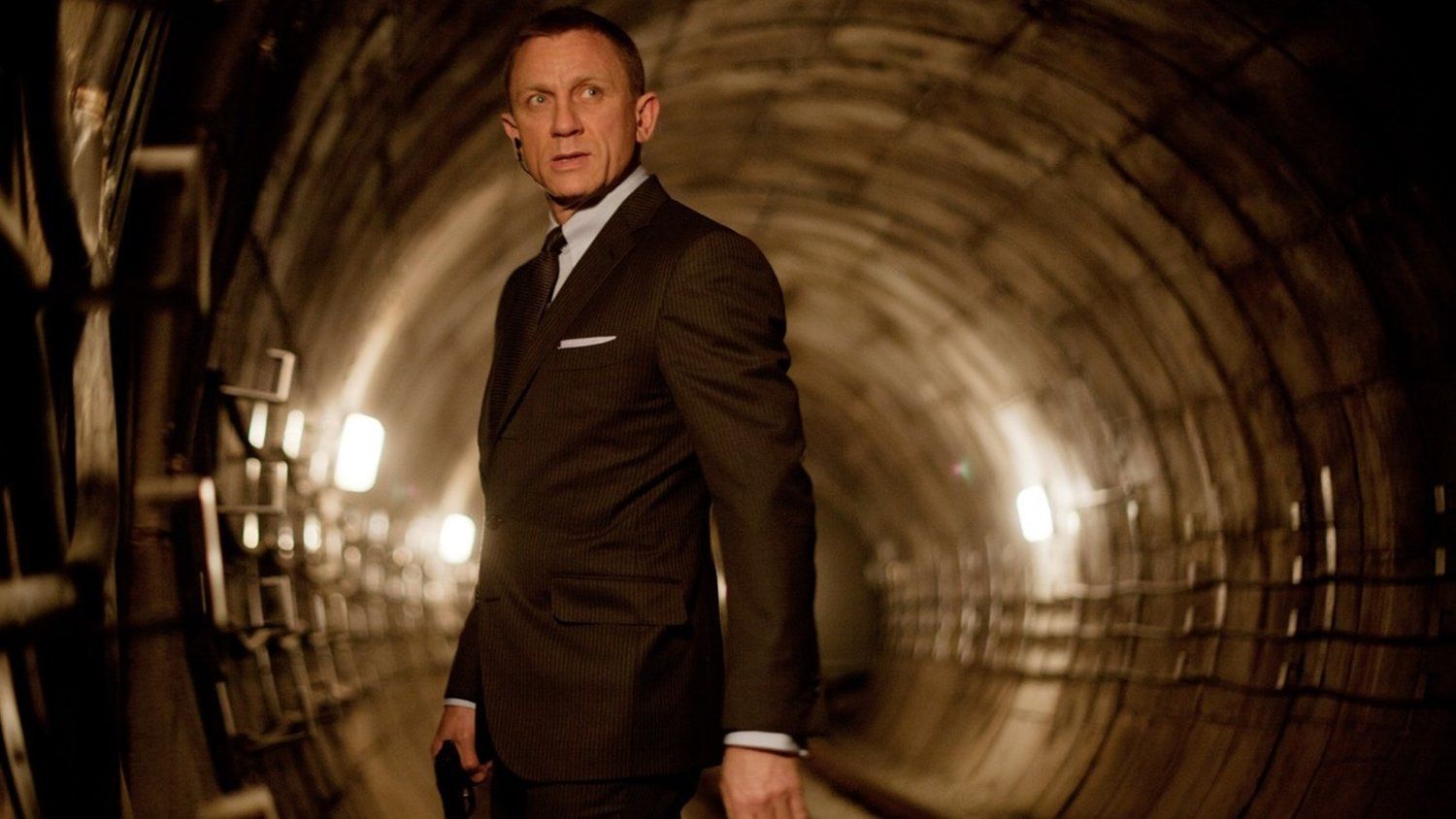 An Explosion On The Sets Of Daniel Craig's Bond 25 Leaves On Person Injured 