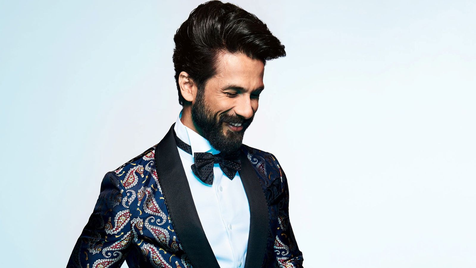 Shahid Kapoor Was Cornered By Ten Aunties, What Happened Next Left Him Blushing