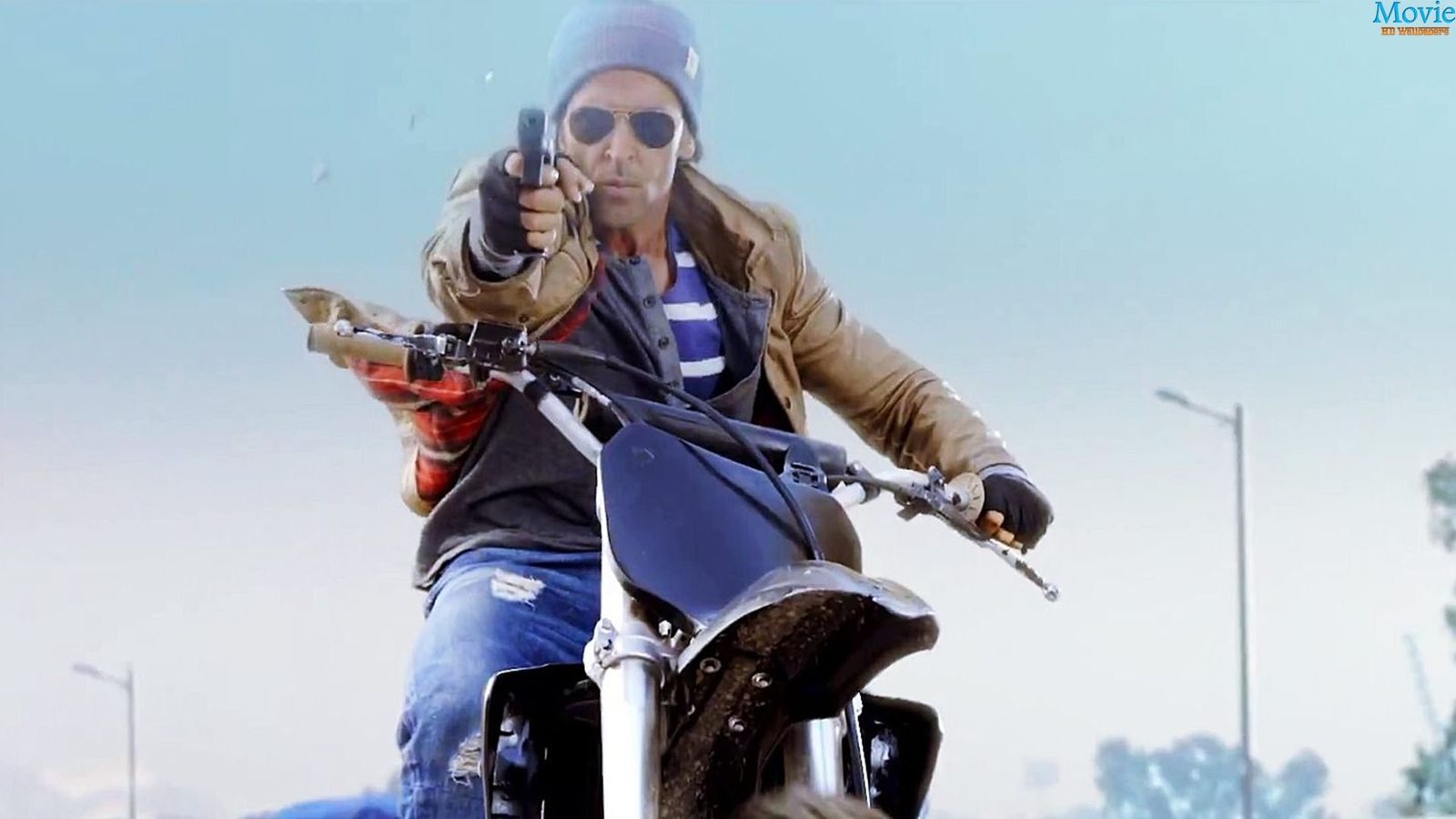 Hrithik Roshan’s Watchman Robbed By Two Bikers 