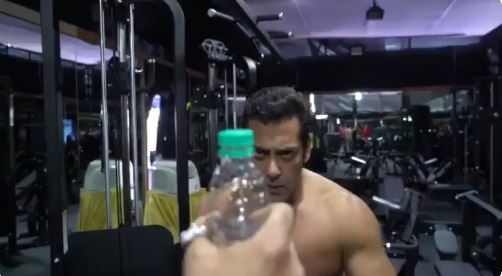 Salman Khan Literally Blows The Lid Off In The Bottle Cap Challenge With A Message 'Don't Thakao Paani Bachao'