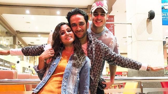 Hina Khan And Vikas Gupta Are Having A Social Media Cold War And These Posts Are Proof!