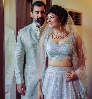 सीक्रेट शादी के बाद पूजा बत्रा और नवाब शाह ने शेयर की अपने रिसेप्शन की ये तस्वीरें !