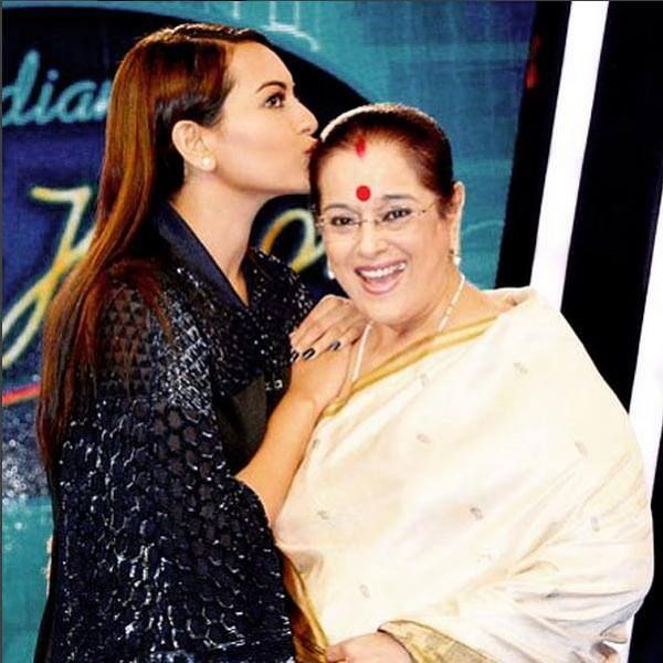 This Is What Sonakshi Sinha's Mother Poonam Sinha Did With The First Pay Cheque Of The Actress 