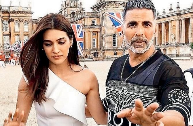 Kriti Sanon Talks About Her Equation With Akshay Kumar, Says ‘He Doesn’t Have Ego Issues’!