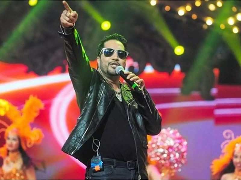 Mika Singh Apologies For Performing In Pakistan Says, 'Went There Because The Decision On Article 370 Has Just Been Taken'