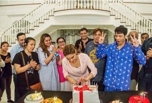 Sara Ali Khan’s Cuts Her Birthday Cake With Coolie No.1 Co-Star Varun Dhawan And Mom Amrita Singh