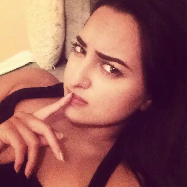 Sonakshi Sinha Replies Back To Twittertari After YoSonakshiSoDumb Trends, Says ‘I Love Memes’!