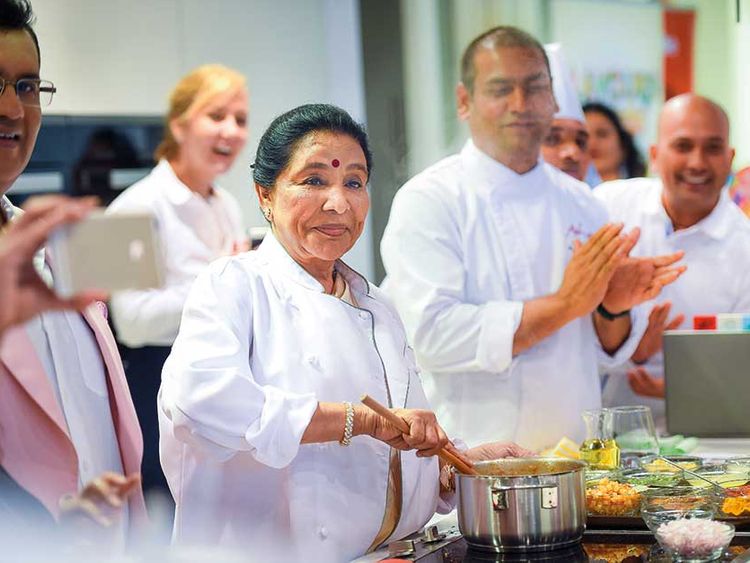 Trivia Of The Day: Did You Know Asha Bhonsle's Colleagues Swear By These Dishes Made By Her