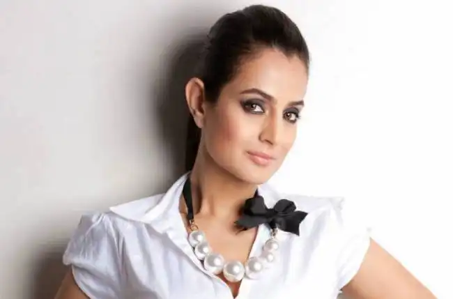 Ameesha Patel To Make Her Bollywood Comeback Soon, Begins The Prep
