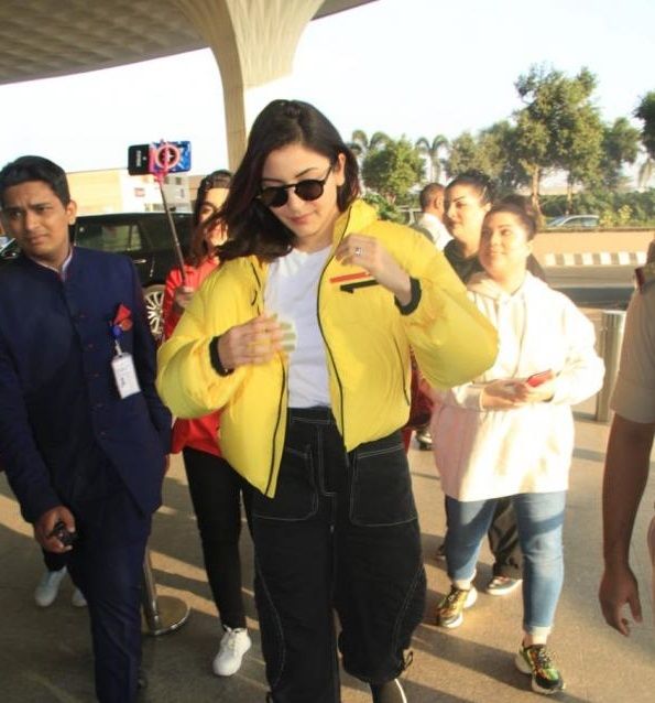 Here’s How To Get Anushka Sharma’s Bright And Stunning Airport Look