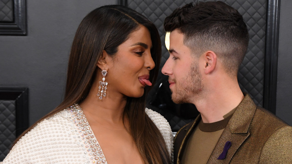 Twitter Trolls Nick Jonas For Spinach In Teeth During Grammy Gig