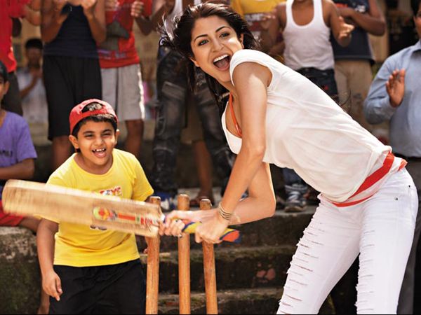 अनुष्का शर्मा भी मैदान पर लगाएंगी चौके-छक्के, इस महिला क्रिकेटर की बायोपिक में आयेंगी नज़र ?