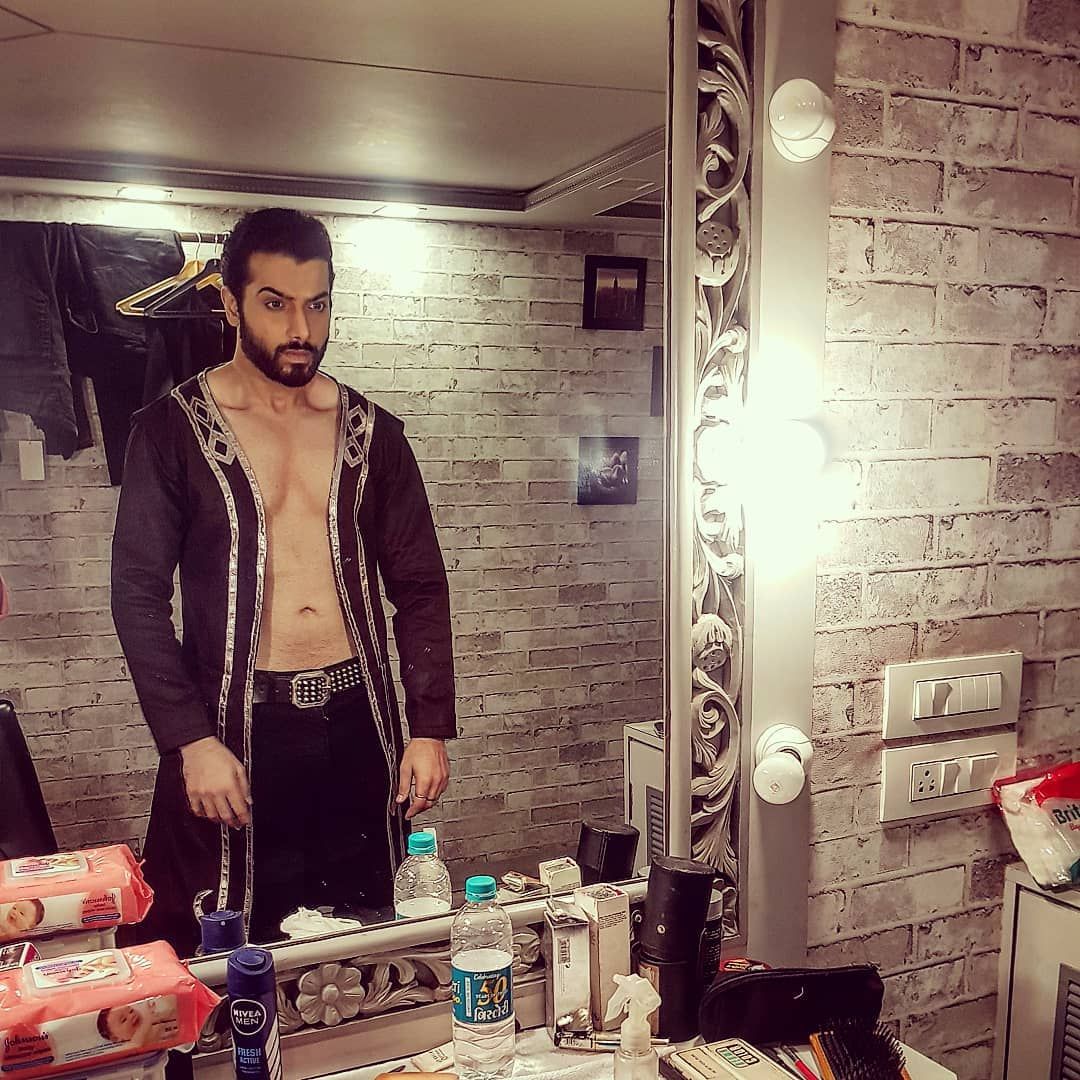 Sharad Malhotra Returns To Naagin 5 Set After Recovering From COVID-19; Shares A Deadly Pic As Cheel Veer