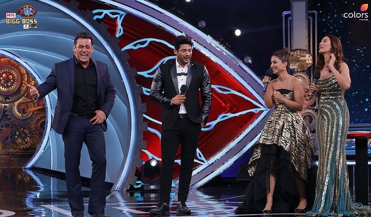 Bigg Boss 14 Grand Premiere Highlights: Salman Khan Introduces 11 Contestants, 'Toofani Seniors' Select Who Goes In