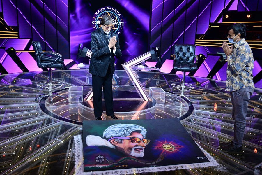 Amitabh Bachchan Shares Picture Of A Rangoli Made By His Fan To Commemorate His 51 Years In Bollywood