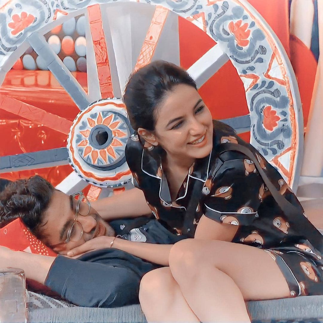 Bigg Boss 14: Jasmin Bhasin Wants To Accept Relationship With Aly Goni, Asks Why He Never Proposed To Her