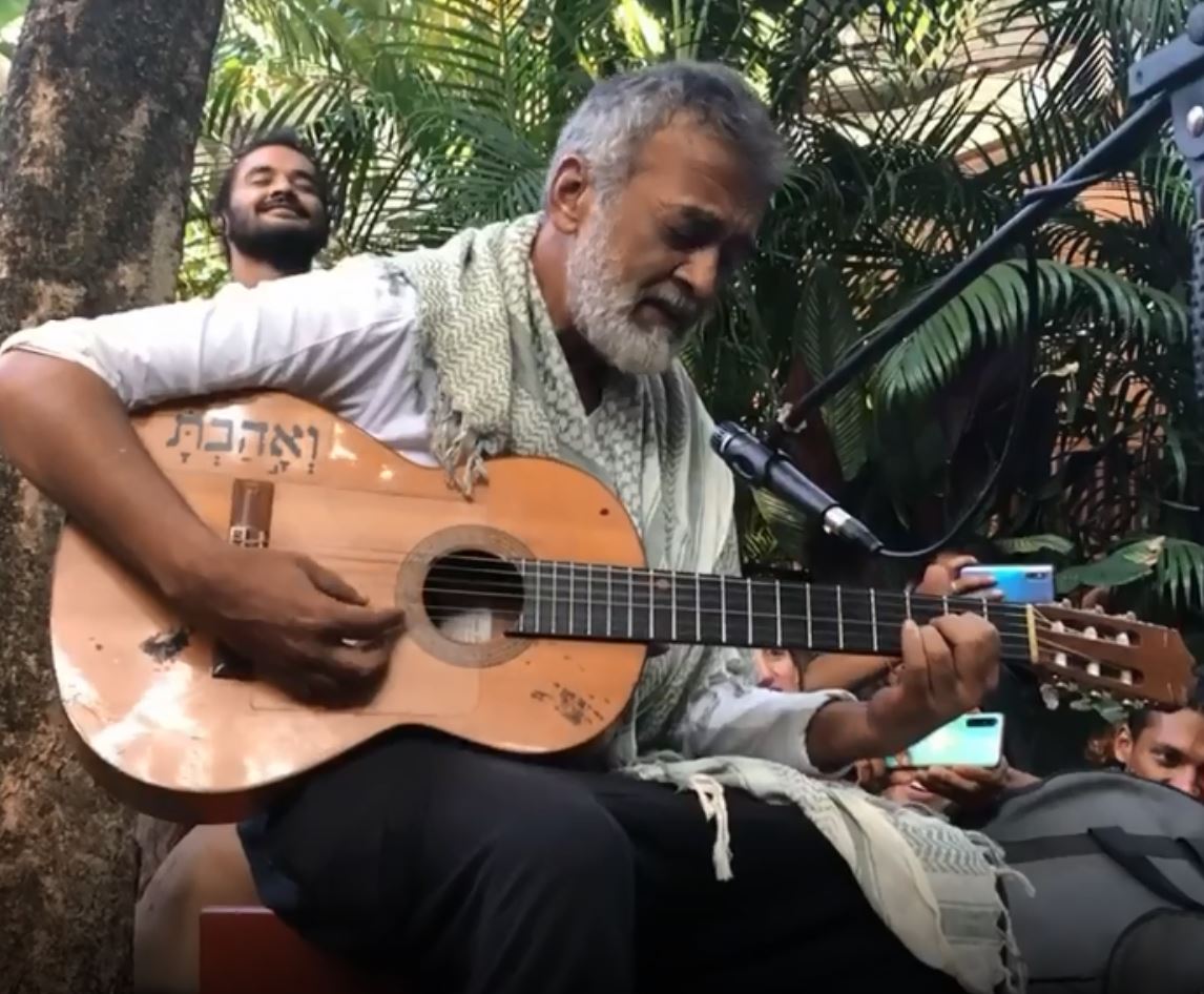 Lucky Ali Gives An Impromptu Performance Of O Sanam In Goa, And We So Wish We Were There! Watch...
