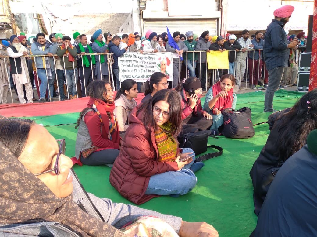 Swara Bhasker Joins Protesting Farmers At The Singhu Border To Show Support, Calls It 'A Humbling Day'