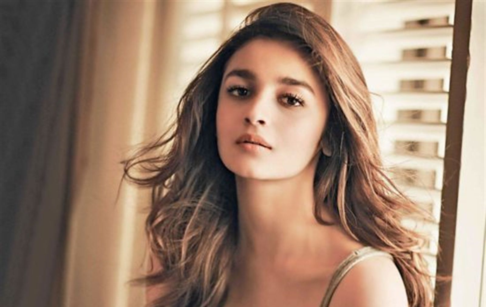 Alia Bhatt To Star In A Humourous Social Drama Next, To Be Helmed By Saket Chaudhary? Read Details…