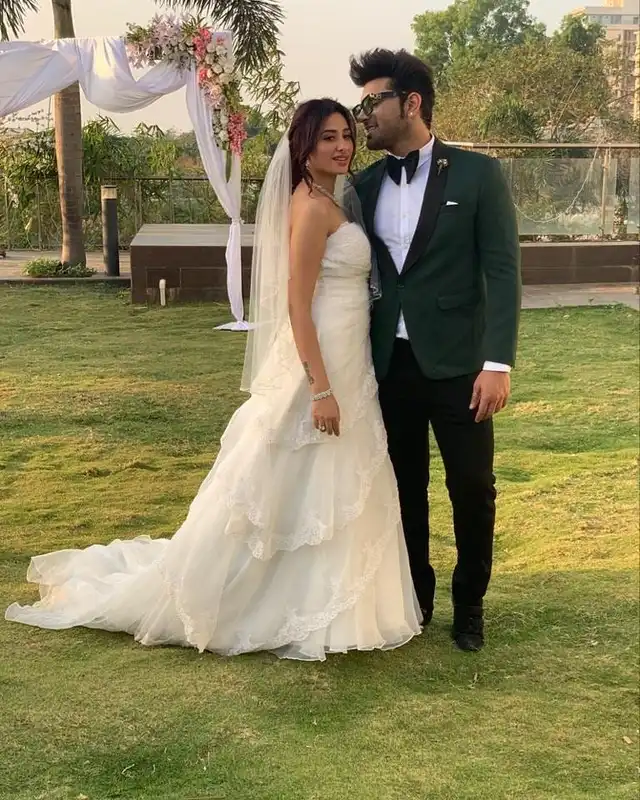 After Bigg Boss 13 Paras Chhabra And Mahira Sharma Reunite, Their Pictures As Bride And Groom Go Viral