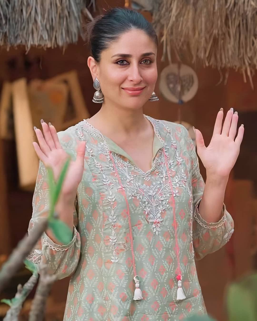 Kareena Kapoor Ready To Leave Fans 'Slightly Shocked' With Laal Singh Chaddha Character, Calls Aamir Khan A Living Legend