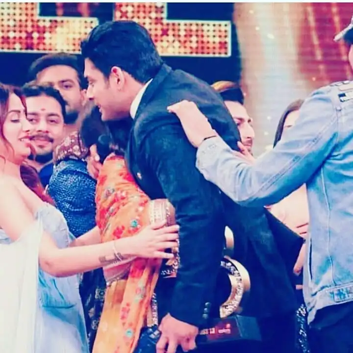 Bigg Boss 13 Winner Sidharth Shukla Greets Shehnaaz Gill's Father As 'Daddy' In This Backstage Video From The Finale