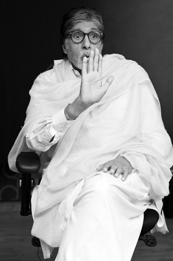 अमिताभ बच्चन ने इस वजह से कैंसिल किया फैंस के लिए रविवार दर्शन, कहां आज जलसा मता आना 