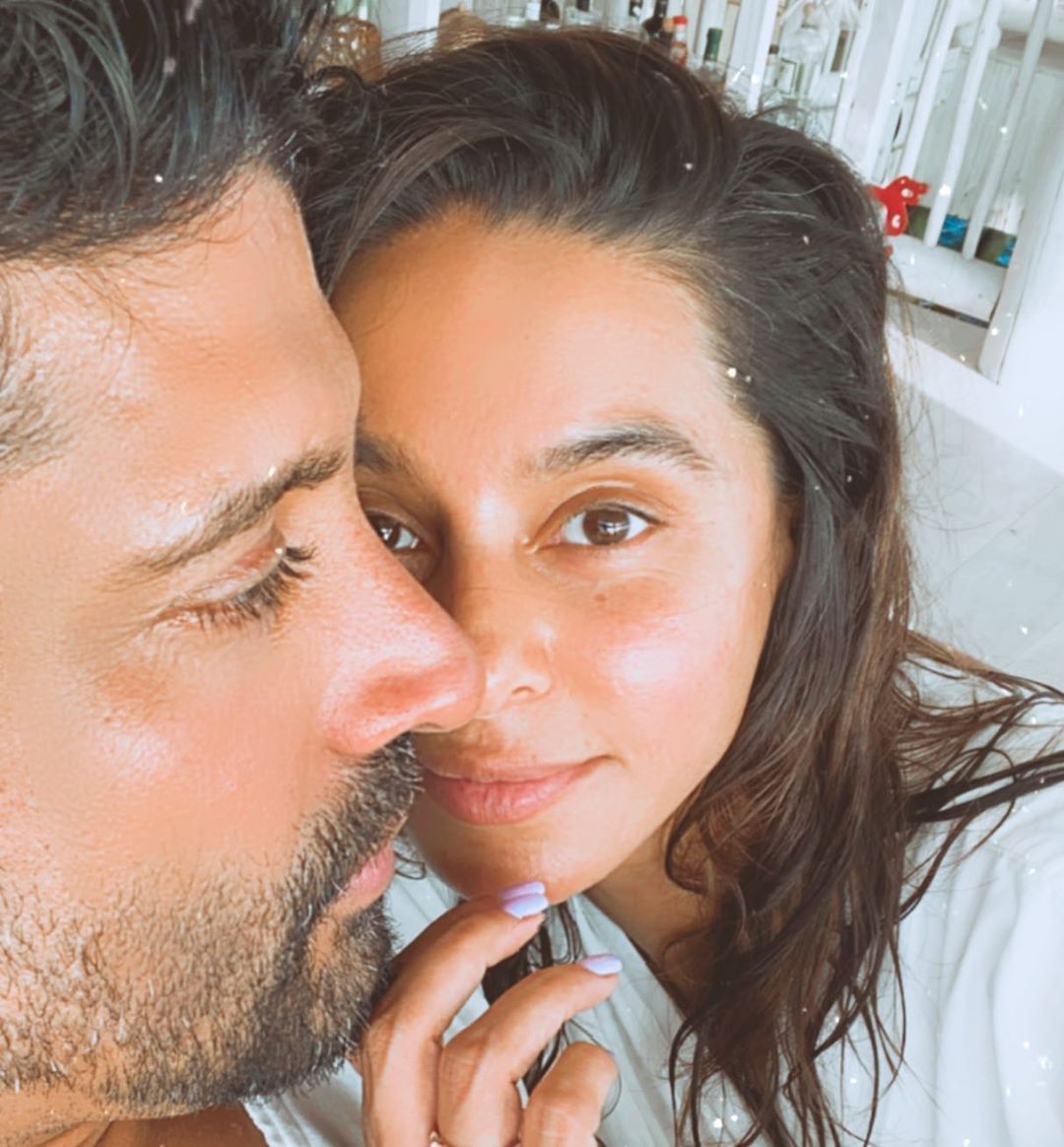 Shibani Dandekar Posts A Love Up Picture With Farhan Akhtar Says, 'Clearly Didn’t Get The Social Distancing Memo'