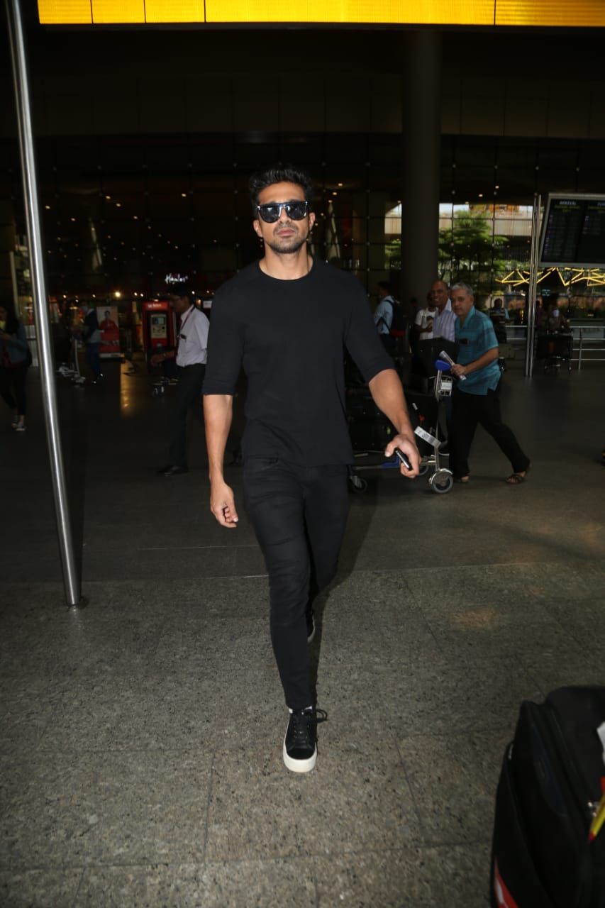 Saqib Saleem Looks Ubercool In An All-Black Outfit At The Airport; Get The Look