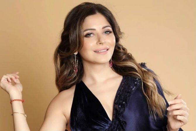 Kanika Kapoor’s Brother Says She’s Fine; Reveals None Of The People She Came In Contact With Have Tested Positive