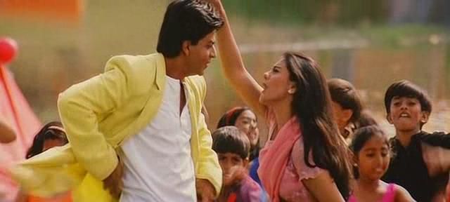 This Memorable Shah Rukh-Kajol Scene In Kuch Kuch Hota Hai Wasn't In The Script, Farah Khan Included It To Add A Filmy Touch