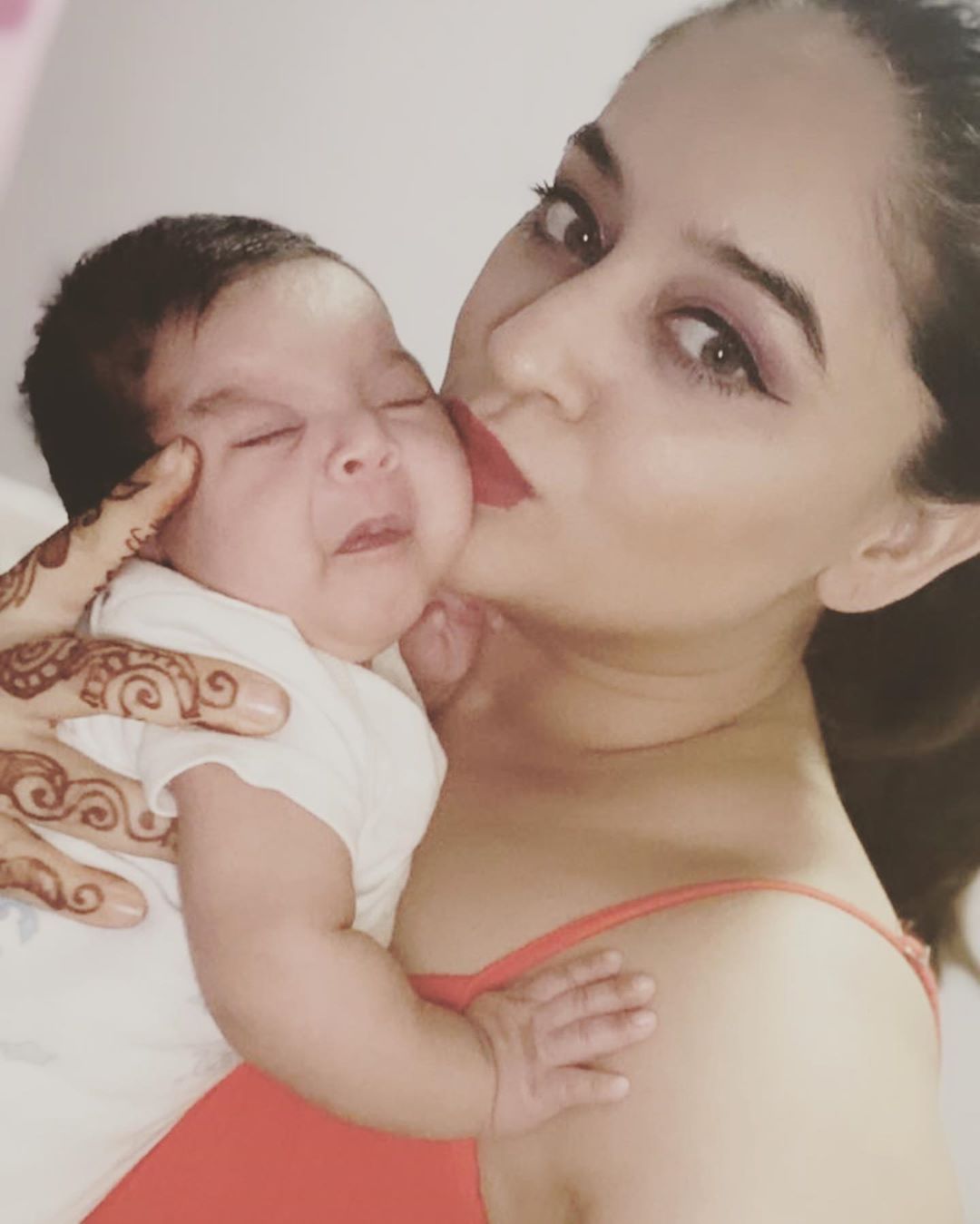 Mother's Day 2020: Mahhi Vij Cried While Feeding Her Daughter For The First Time: Feeling Of Being A Mother Actually Sank In